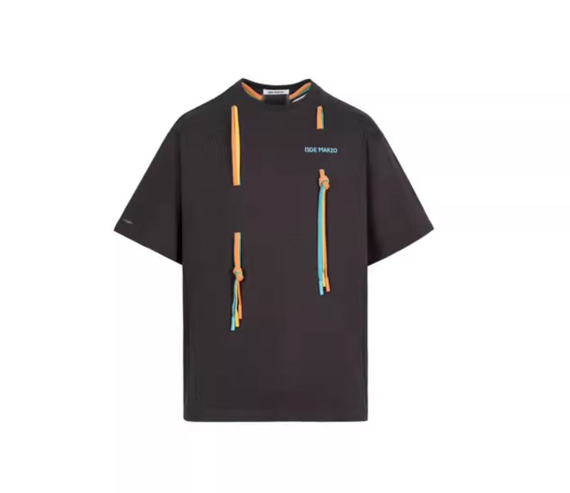 13 DE MARZO COLORED RIBBON SUBTITLED T-SHIRT