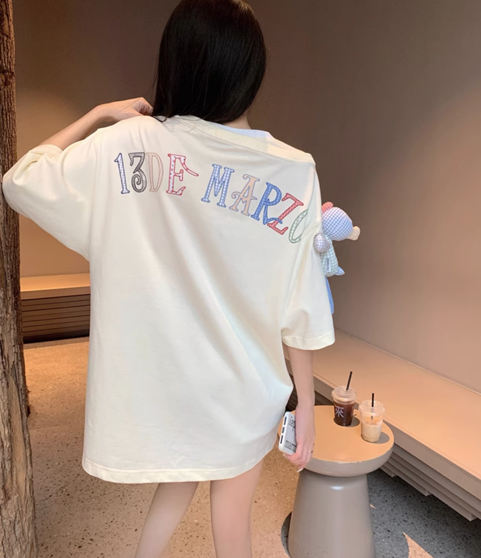 13 DE MARZO MISALIGNED NECKLINE TAPE TEE