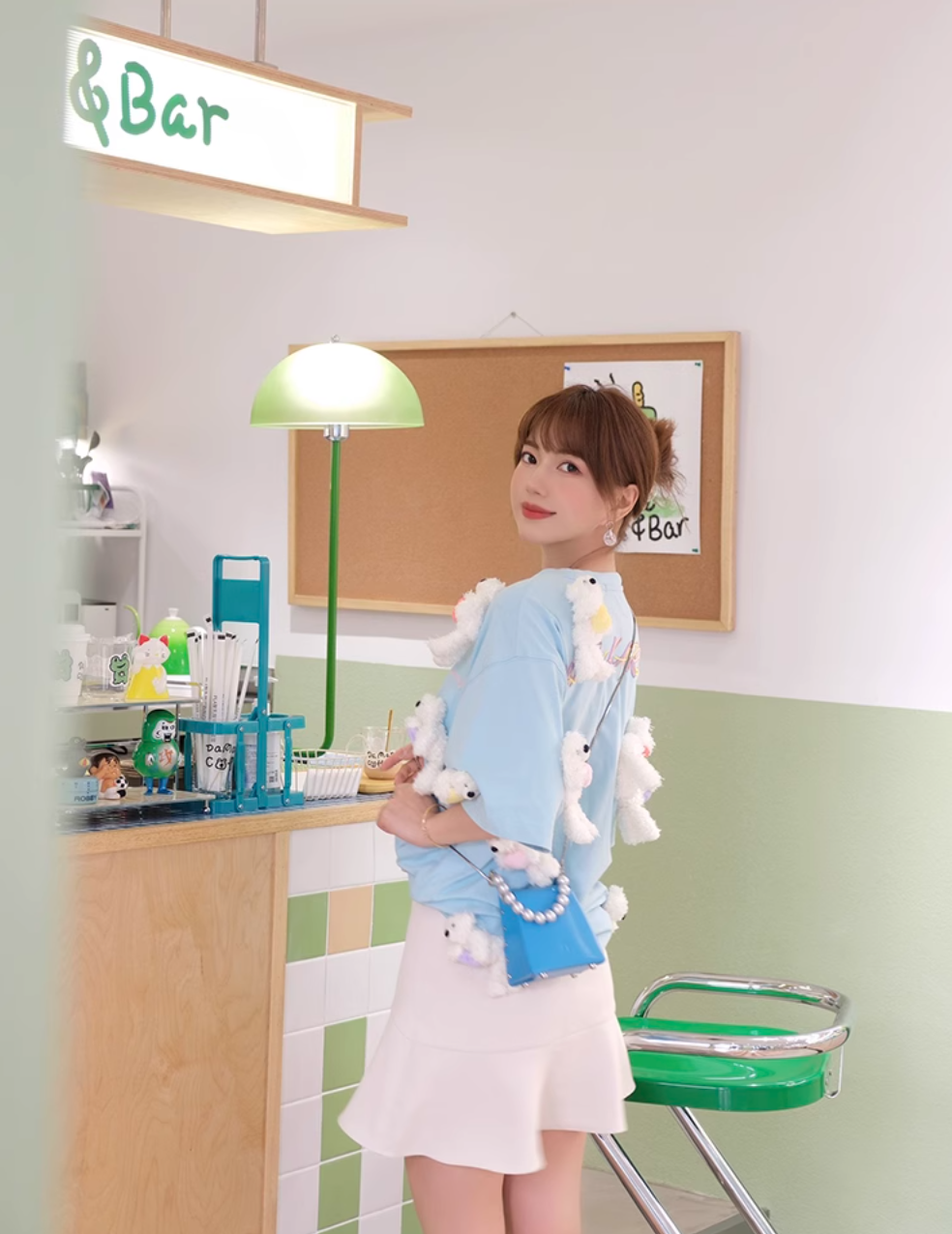 13 DE MARZO  GLOWING HEART BEAR T-SHIRT