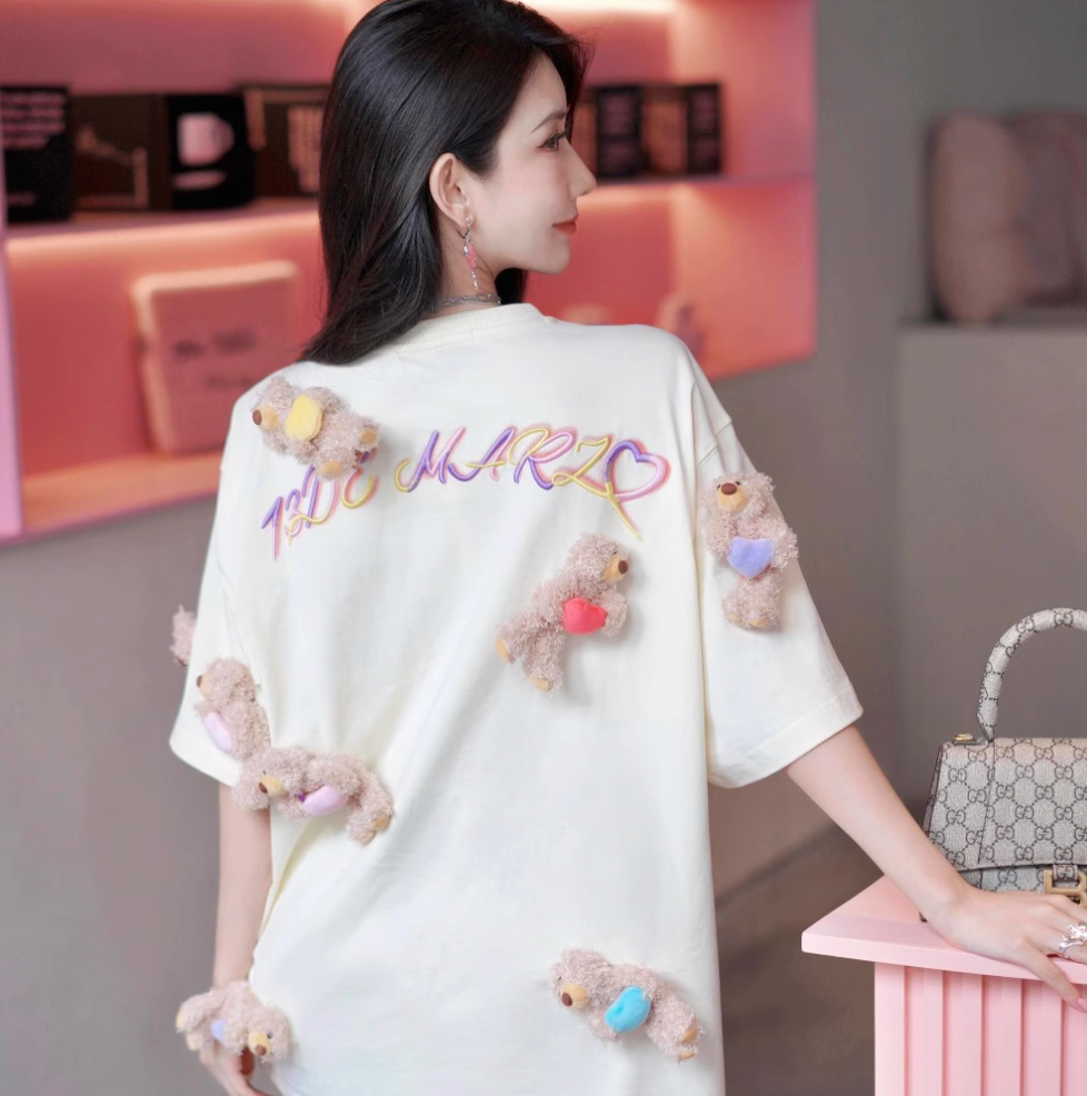 13 DE MARZO  GLOWING HEART BEAR T-SHIRT