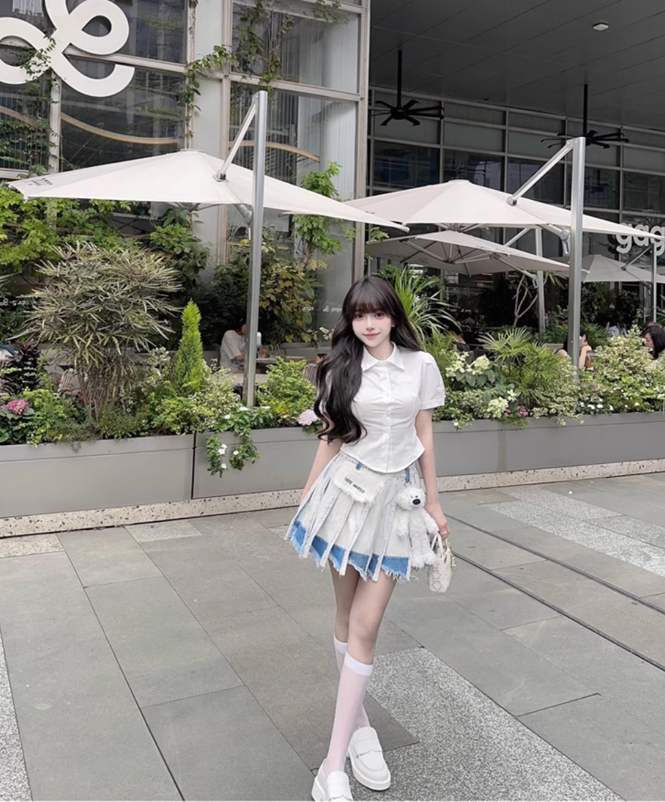 13 DE MARZO BLUE AND WHITE WASH DENIM PLEATED SKIRT