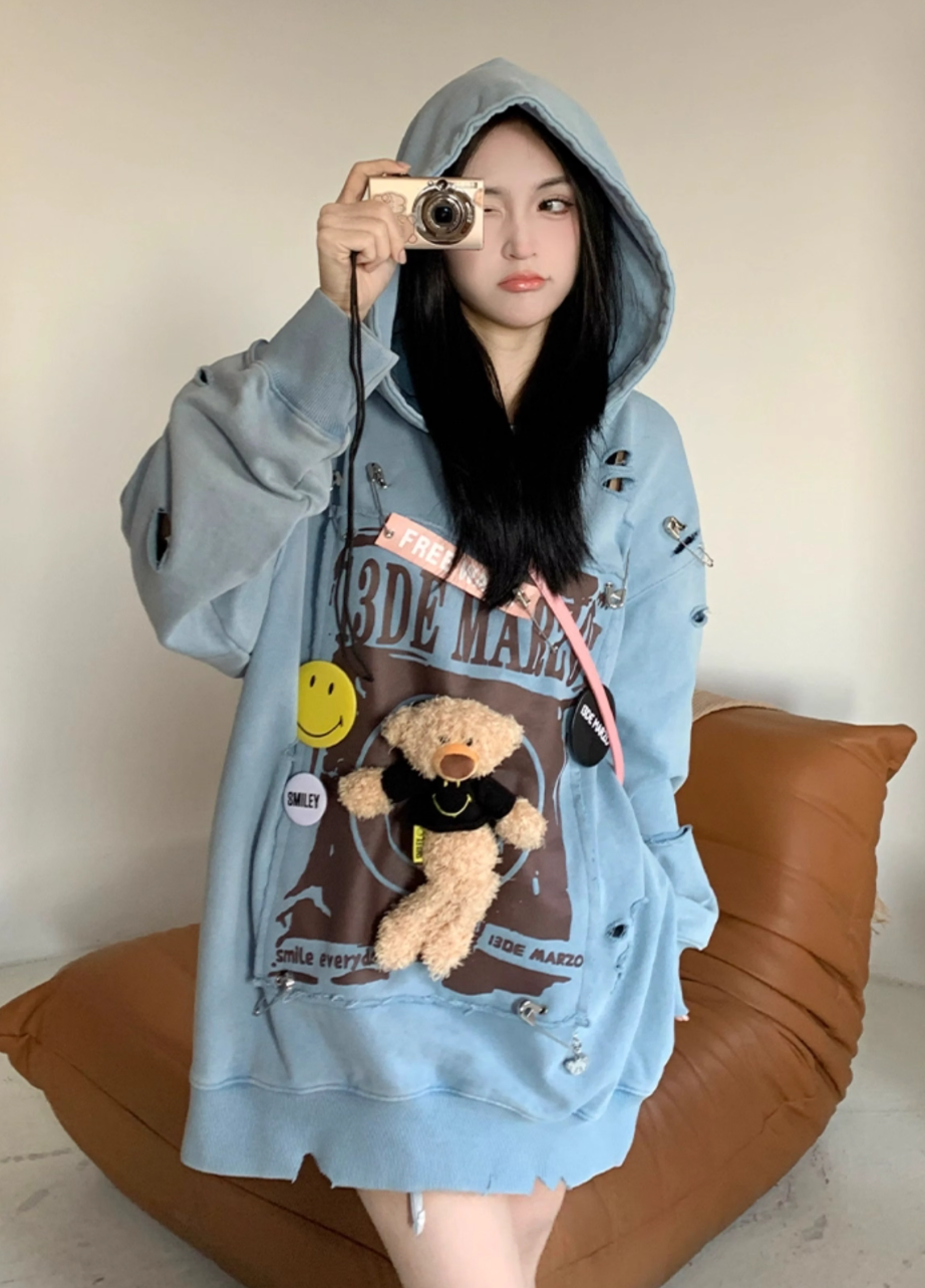 13 DE MARZO BROKEN PIN BADGE BEAR HOODIE BLUE