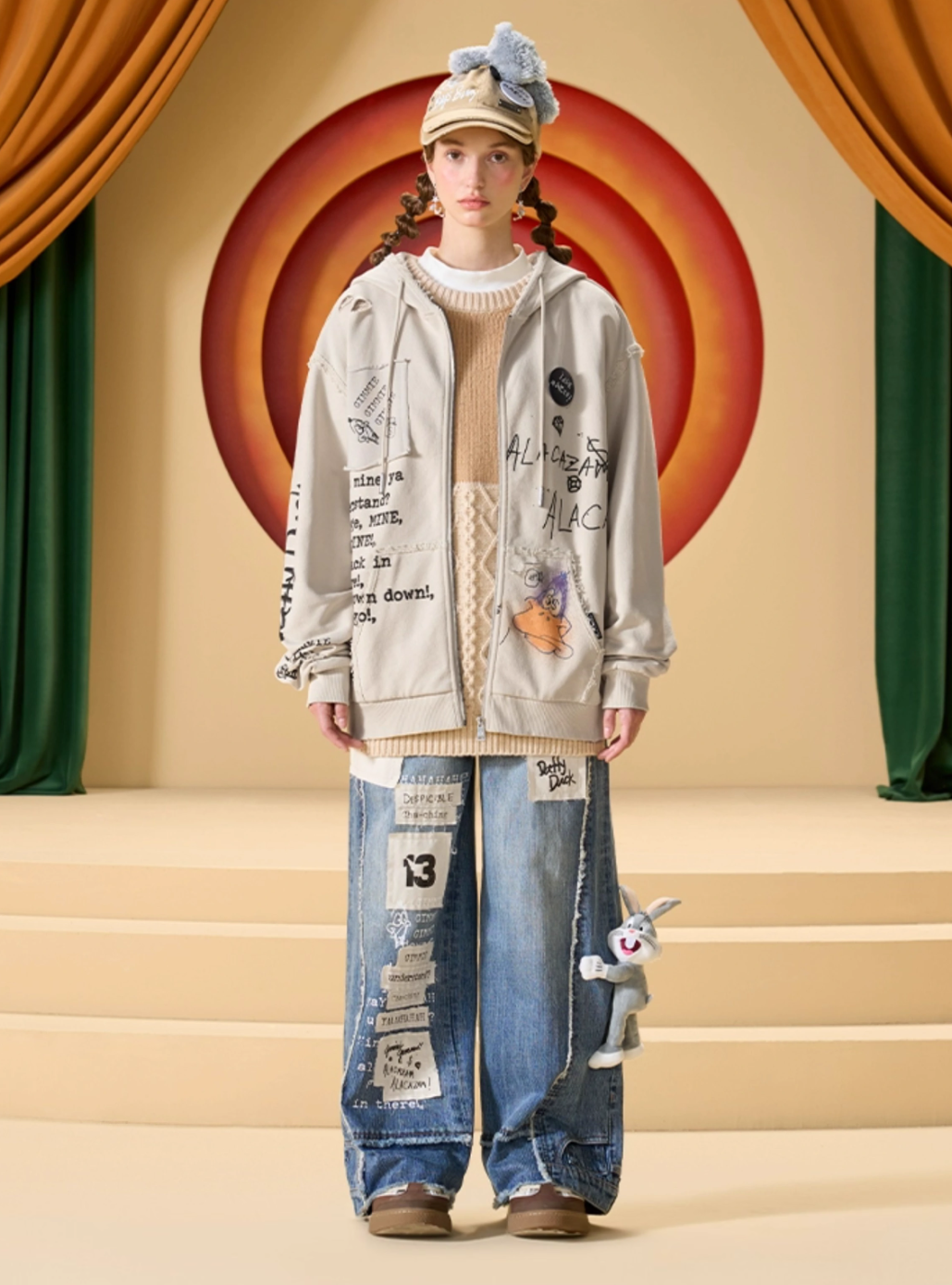 13 DE MARZO LOONEY TUNES DOODLE HOODIE
