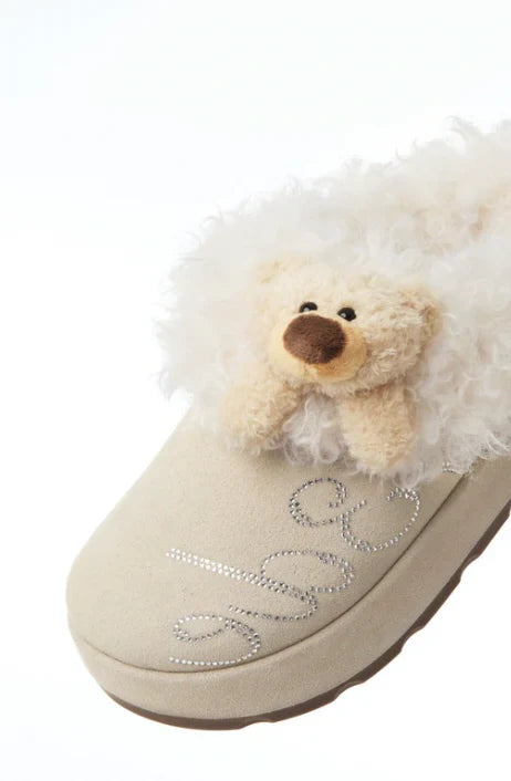 13DE MARZO Logo Fuzzy Snow Slippers Beige