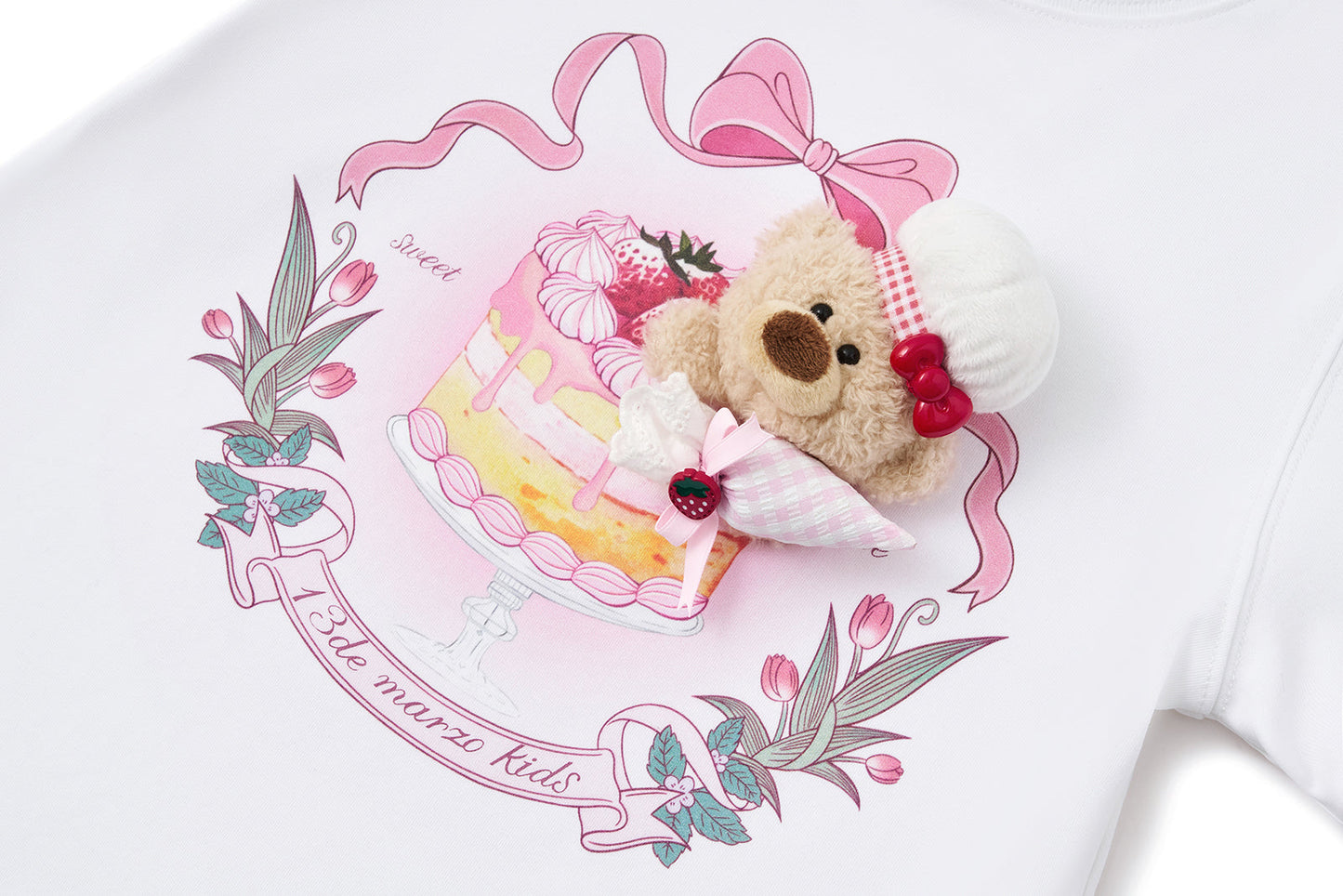 13DE MARZO BabyBear Strawberry Cake T-shirt