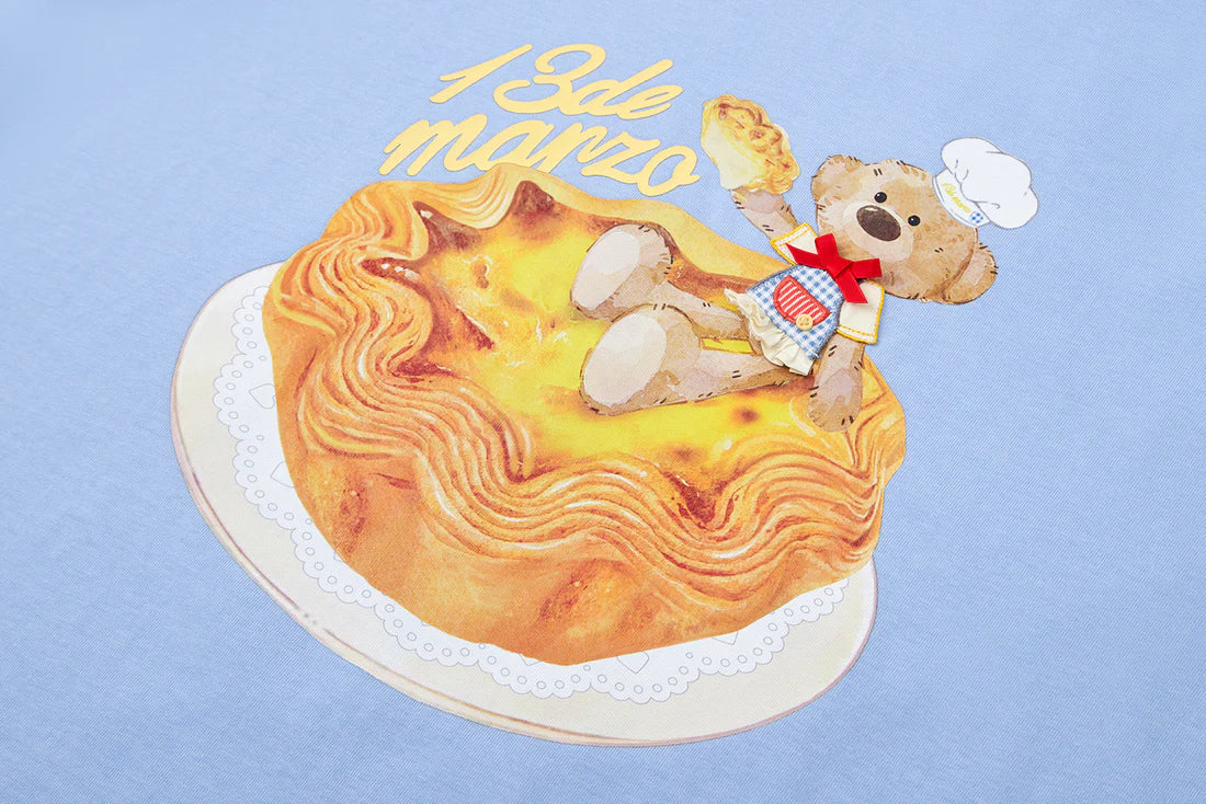 13DE MARZO Bear Macau Tart T-shirt Blue