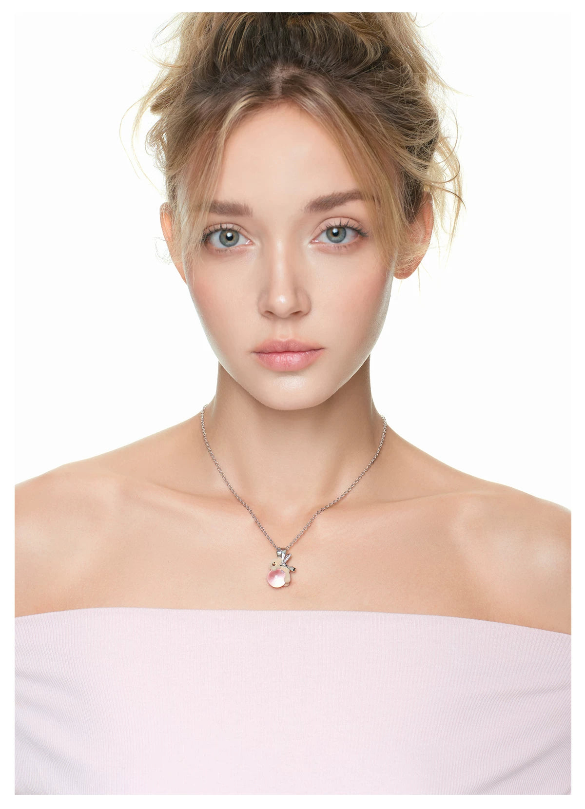 13DE MARZO Bear Hug Pearl Necklace Pink
